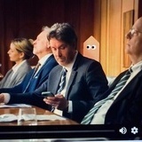 Oppdresset og sigen i kjedelig møte