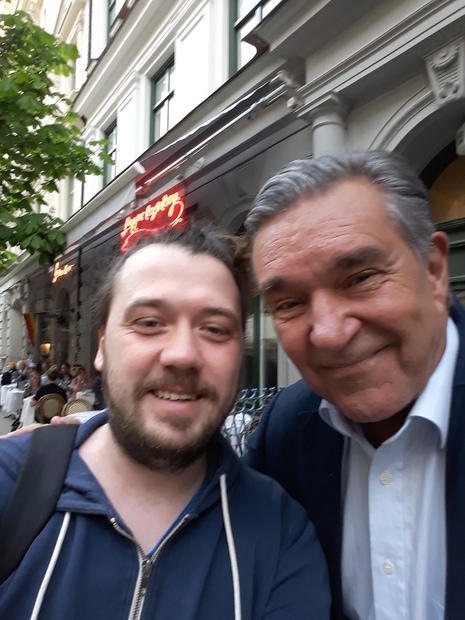 Lyckligare kan ingen vara