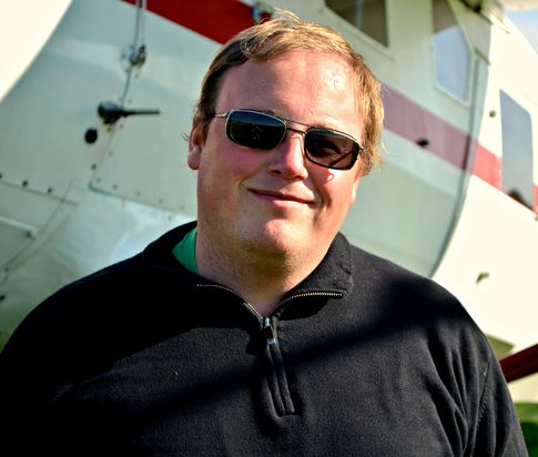 Blid 3 Svart genser Nært ansikt